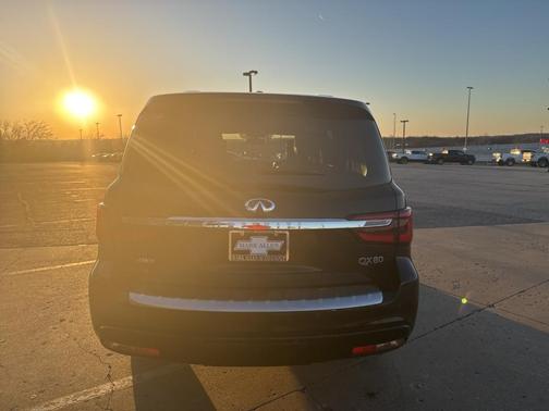 2021 INFINITI QX80 Luxe