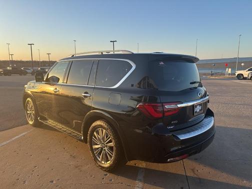 2021 INFINITI QX80 Luxe