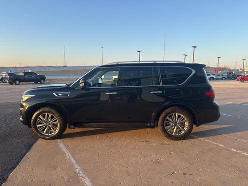 2021 INFINITI QX80 Luxe