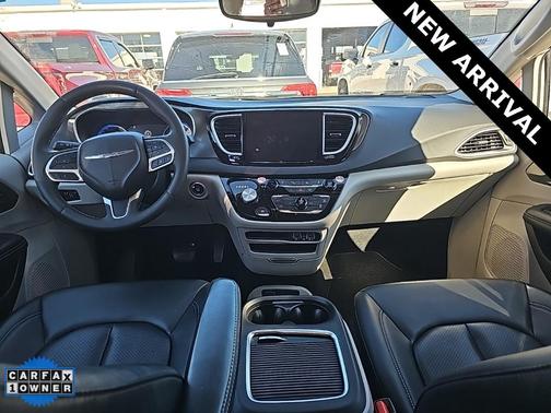 2024 Chrysler Pacifica Touring-L