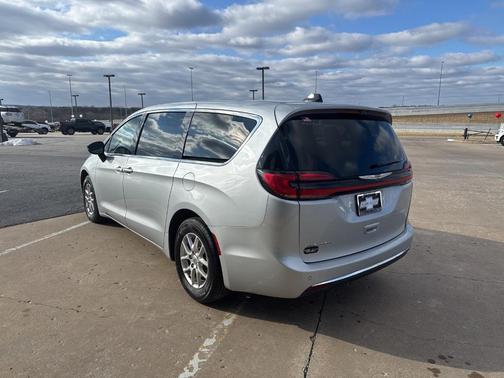 2024 Chrysler Pacifica Touring-L