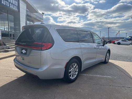 2024 Chrysler Pacifica Touring-L