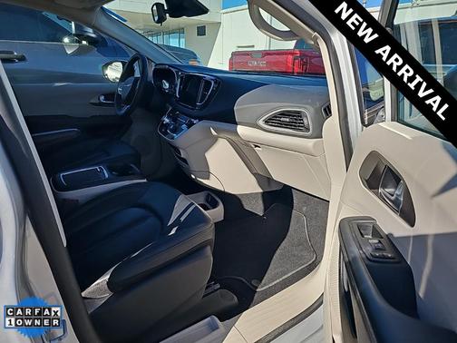 2024 Chrysler Pacifica Touring-L