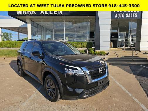 Black 2022 Nissan Pathfinder SV