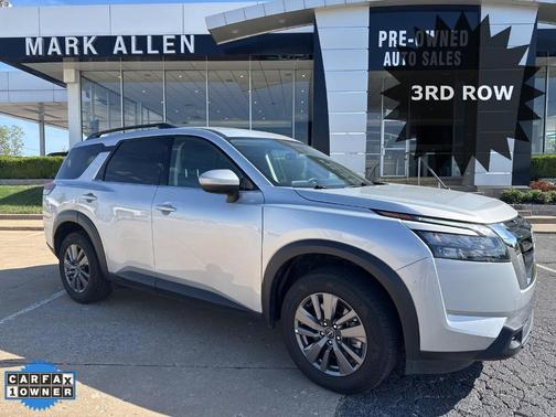 2025 Nissan Pathfinder SV