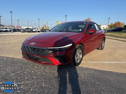 2024 Hyundai ELANTRA SE