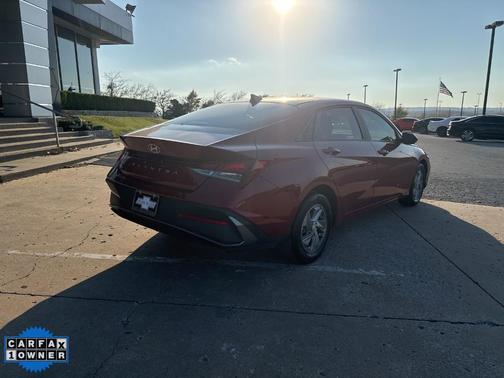 2024 Hyundai ELANTRA SE