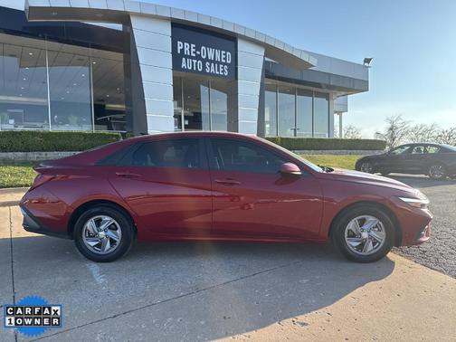 2024 Hyundai ELANTRA SE