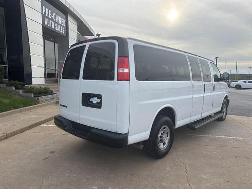 2022 Chevrolet Express 3500 LS
