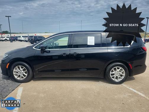 2025 Chrysler Pacifica Select
