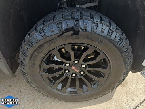 Summit White 2023 GMC Sierra 1500 AT4X