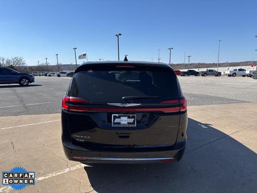 2024 Chrysler Pacifica Touring-L