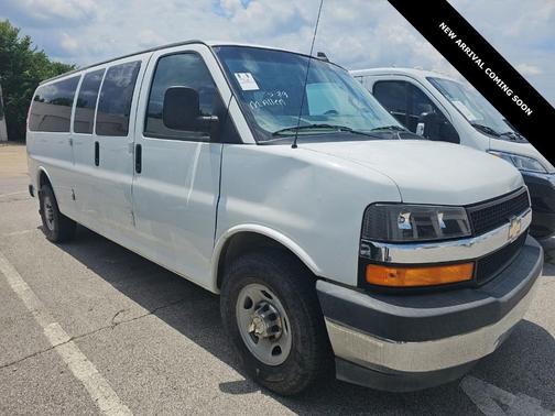 Summit White 2017 Chevrolet Express 3500 LT