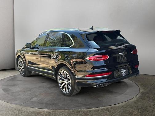2025 Bentley Bentayga V8