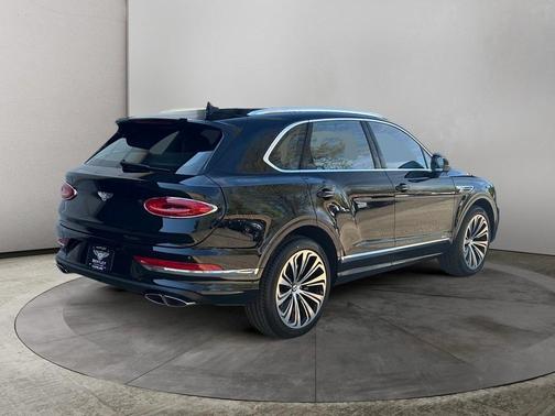 2025 Bentley Bentayga V8