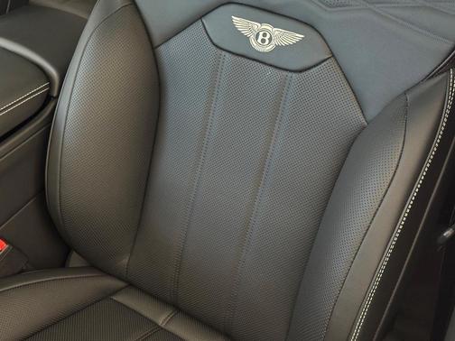 2025 Bentley Bentayga V8