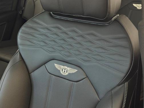 2025 Bentley Bentayga V8