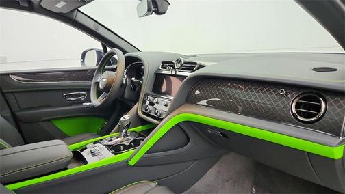 2025 Bentley Bentayga V8