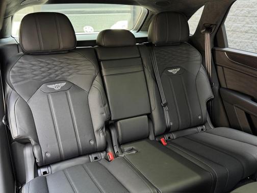 2025 Bentley Bentayga V8