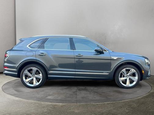 2025 Bentley Bentayga V8