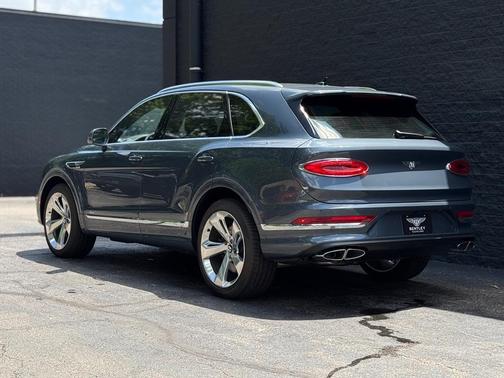 2025 Bentley Bentayga V8
