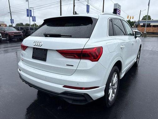 Glacier White Metallic 2025 Audi Q3 45 S line Premium