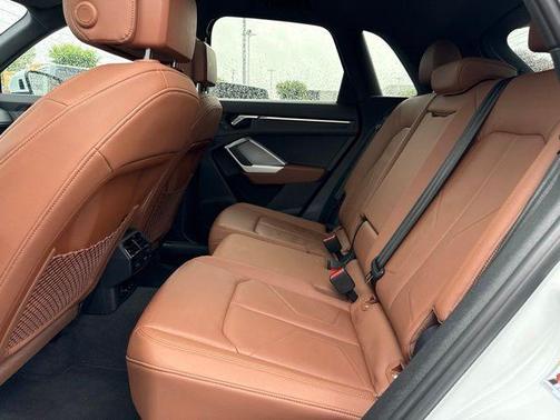 Glacier White Metallic 2025 Audi Q3 45 S line Premium