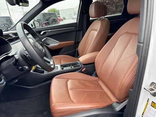 Glacier White Metallic 2025 Audi Q3 45 S line Premium