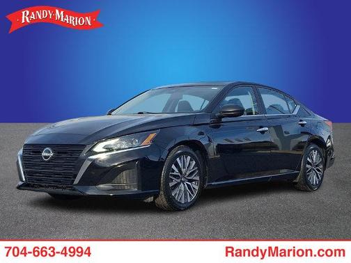 Super Black 2025 Nissan Altima SV