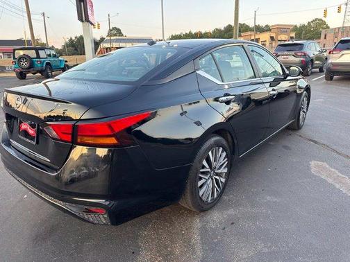 Super Black 2025 Nissan Altima SV