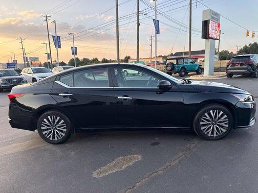 Super Black 2025 Nissan Altima SV