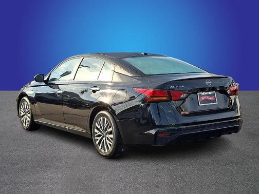 Super Black 2025 Nissan Altima SV