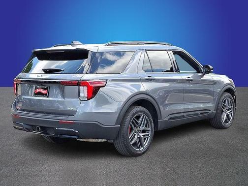 Carbonized Gray Metallic 2025 Ford Explorer ST-Line