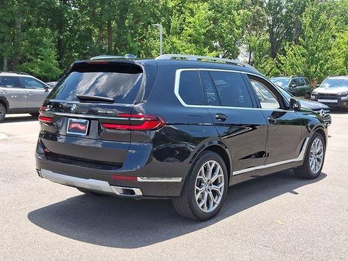 Black Sapphire Metallic 2024 BMW X7 xDrive40i