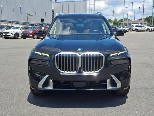 Black Sapphire Metallic 2024 BMW X7 xDrive40i