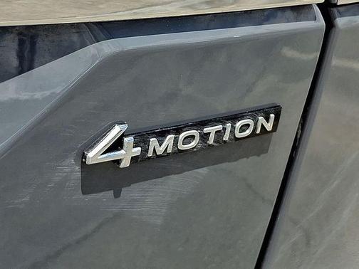 Pure Gray 2025 Volkswagen Atlas 2.0T SE