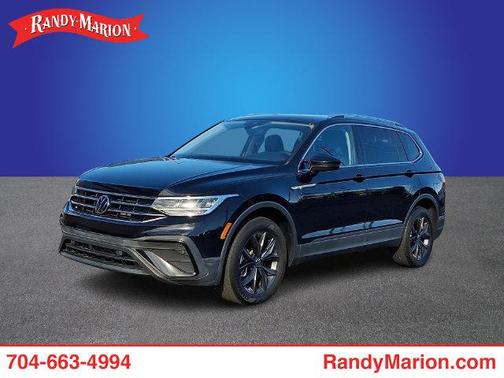 Deep Black Pearl Effect 2023 Volkswagen Tiguan 2.0T SE