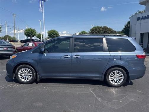 2016 Toyota Sienna XLE