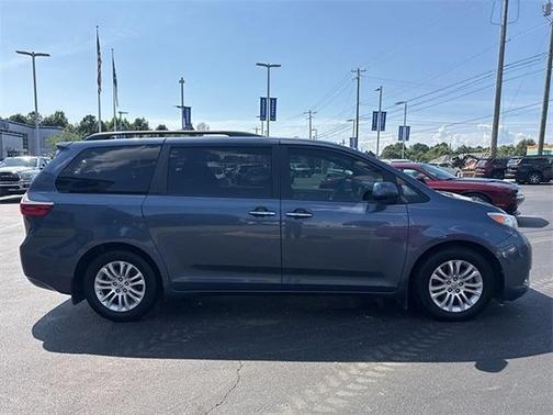 2016 Toyota Sienna XLE