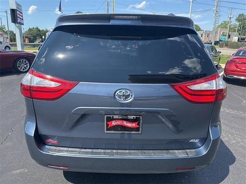 2016 Toyota Sienna XLE