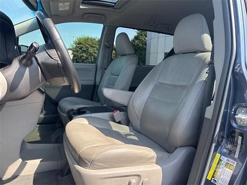 2016 Toyota Sienna XLE