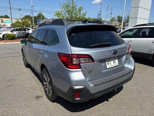Ice Silver Metallic 2018 Subaru Outback 3.6R Limited