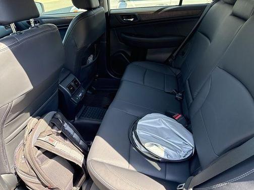 Ice Silver Metallic 2018 Subaru Outback 3.6R Limited