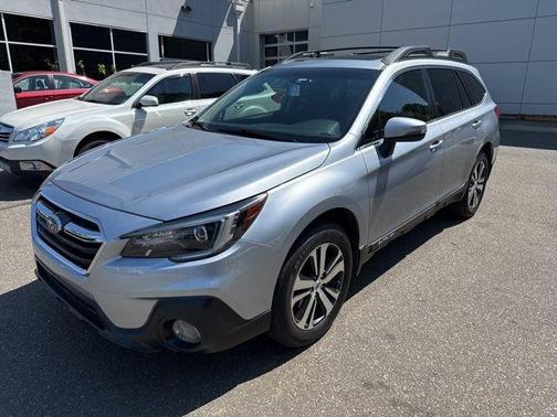 Ice Silver Metallic 2018 Subaru Outback 3.6R Limited
