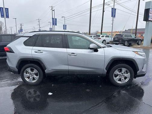 2025 Toyota RAV4 Hybrid XLE