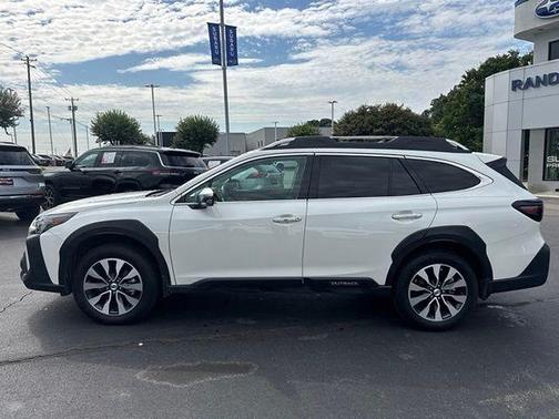 Crystal White Pearl 2024 Subaru Outback Touring