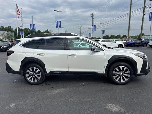Crystal White Pearl 2024 Subaru Outback Touring