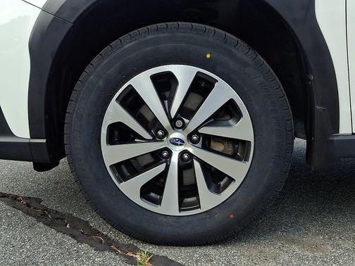 Crystal White Pearl 2024 Subaru Outback Premium