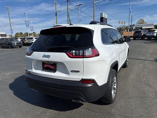 Bright White Clearcoat 2022 Jeep Cherokee Latitude Lux
