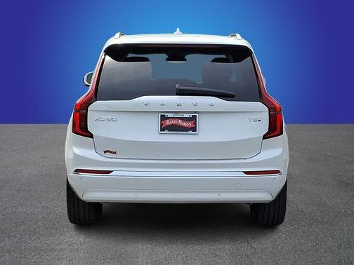 Crystal White Pearl 2025 Volvo XC90 Plug-In Hybrid T8 Ultra 7-Seater